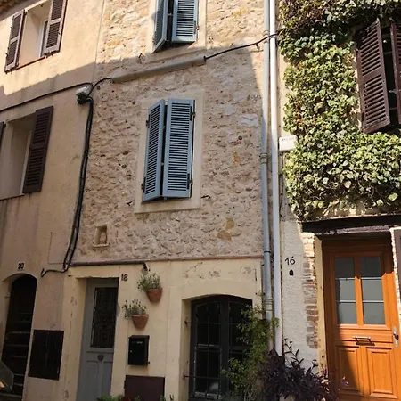 Old Antibes Home Roof Terrace And Sea Views * アンティーブ